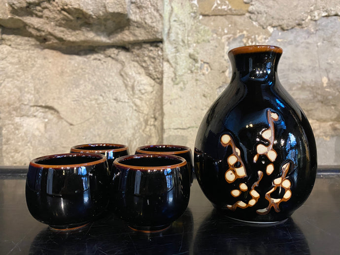 Sakeware set B (Black & White Flower)